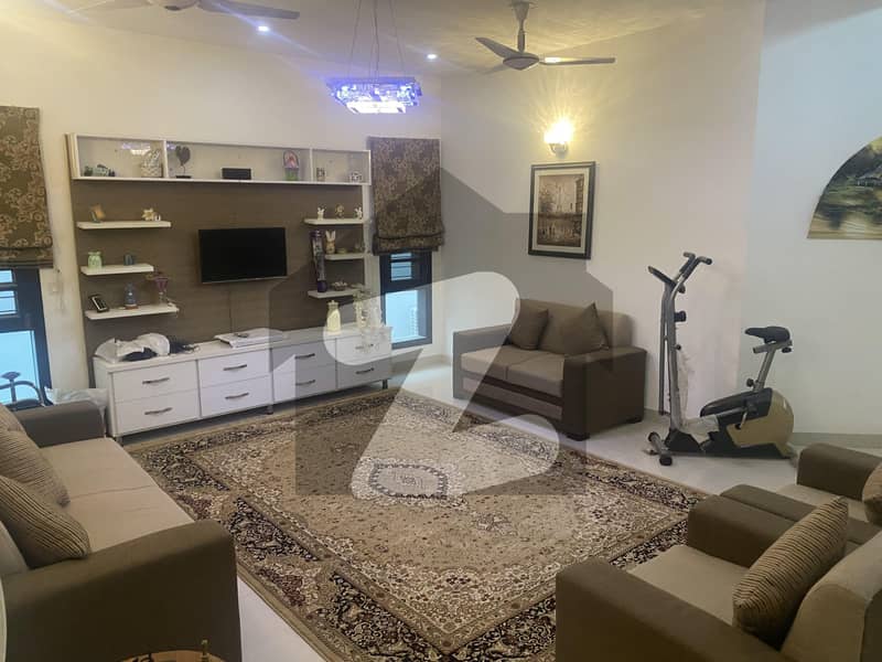ڈی ایچ اے فیز 6 ڈی ایچ اے کراچی میں 6 کمروں کا 1 کنال مکان 12.5 کروڑ میں برائے فروخت۔