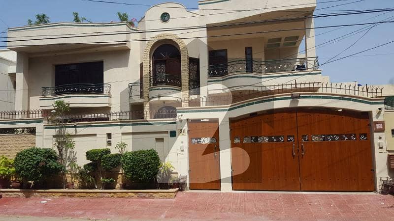 ڈی ایچ اے فیز 6 ڈی ایچ اے کراچی میں 7 کمروں کا 1.2 کنال مکان 9.9 کروڑ میں برائے فروخت۔