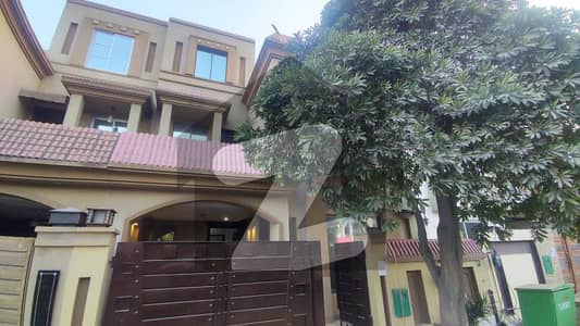 5 marla House Available for Sale in Bahria Town