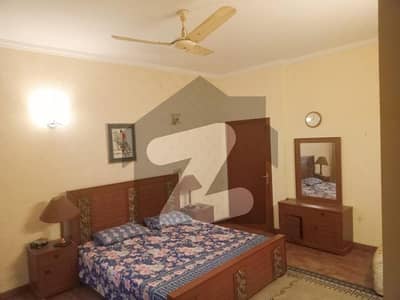 1 kanal 1 Room Furinshed with attached bath kitchen Available For Rent