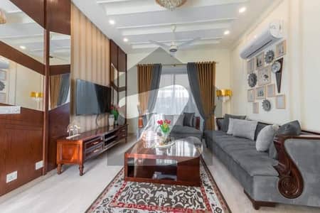 گارڈن ٹاؤن لاہور میں 5 کمروں کا 1 کنال مکان 9 کروڑ میں برائے فروخت۔
