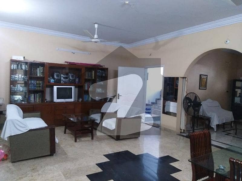 گلستانِِ جوہر ۔ بلاک 2 گلستانِ جوہر کراچی میں 6 کمروں کا 8 مرلہ مکان 4.25 کروڑ میں برائے فروخت۔