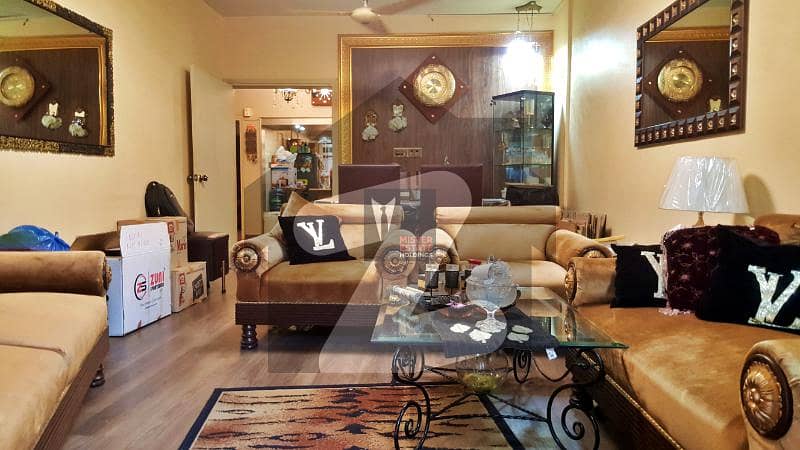 کے ڈی اے آفیسرز سوسائٹی گلشنِ اقبال ٹاؤن کراچی میں 4 کمروں کا 10 مرلہ مکان 10.5 کروڑ میں برائے فروخت۔
