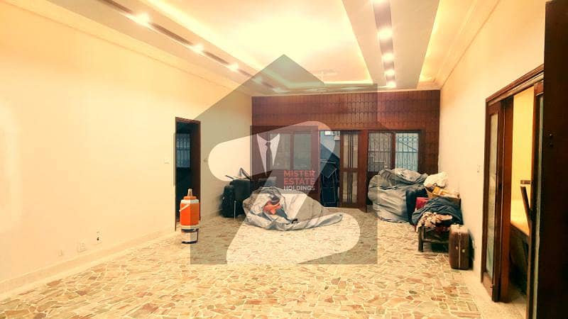 کے ڈی اے آفیسرز سوسائٹی گلشنِ اقبال ٹاؤن کراچی میں 6 کمروں کا 18 مرلہ مکان 22 کروڑ میں برائے فروخت۔