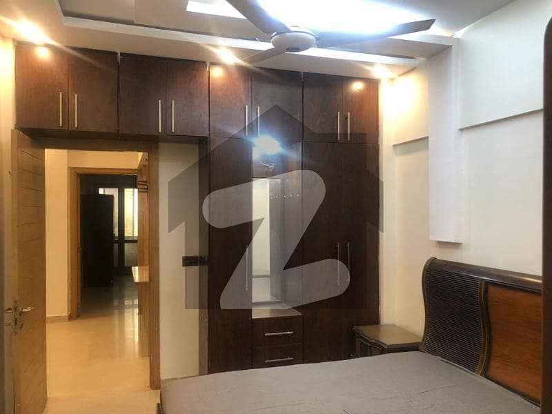 کلفٹن ۔ بلاک 3 کلفٹن کراچی میں 3 کمروں کا 8 مرلہ فلیٹ 1.5 لاکھ میں کرایہ پر دستیاب ہے۔