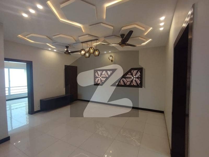 BEAUTIFUL HOUSE AVAILABLE FOR SALE IN USMAN BLOCK