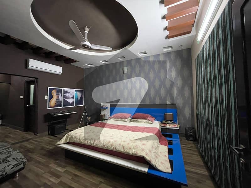 نارتھ ناظم آباد ۔ بلاک ایچ نارتھ ناظم آباد کراچی میں 8 کمروں کا 1.23 کنال مکان 13 کروڑ میں برائے فروخت۔
