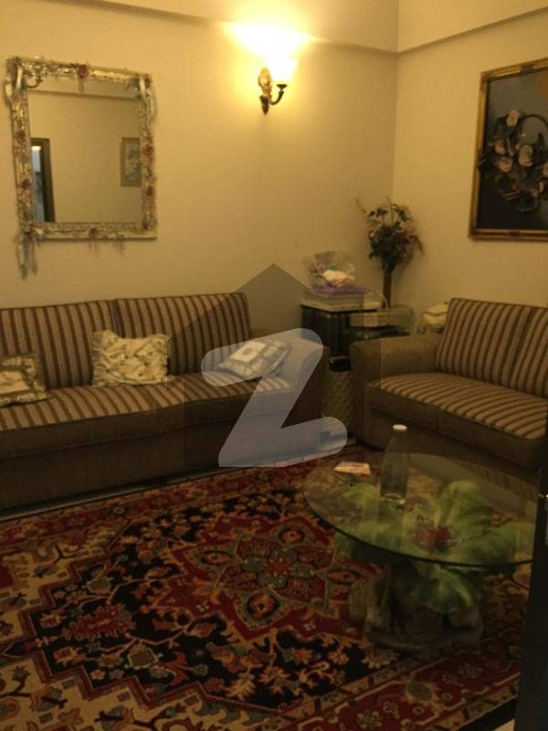 Saima Parri Centre Saima Parri Centre