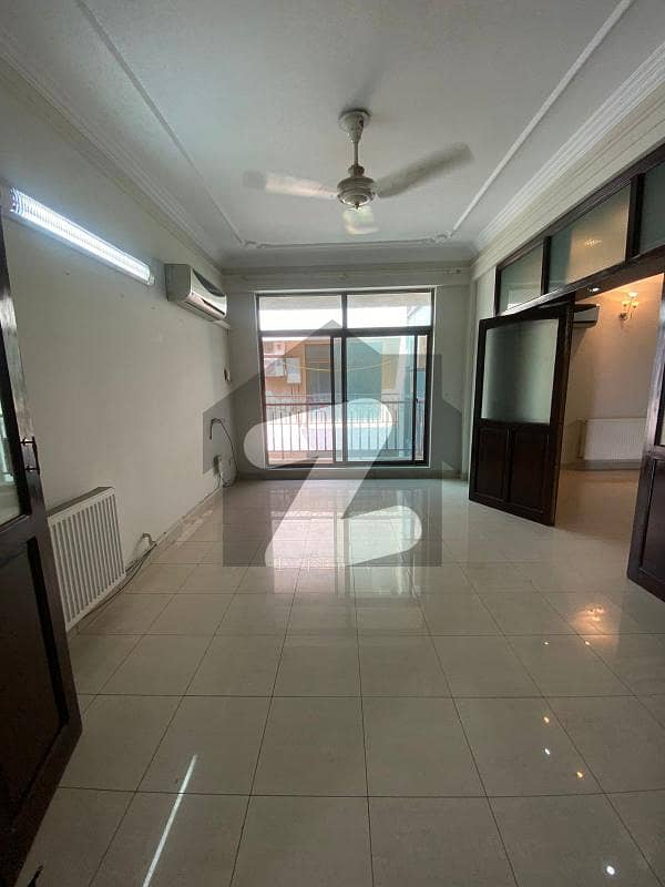 3 Bed Flat For Rent In G11