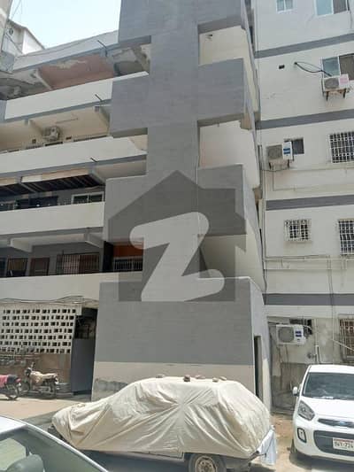 کلفٹن ۔ بلاک 2 کلفٹن کراچی میں 3 کمروں کا 5 مرلہ فلیٹ 1.6 کروڑ میں برائے فروخت۔