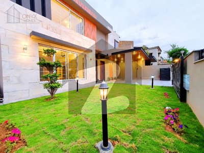 Amazing 1 Kanal House With Large Lawn Near To Main Boulevard