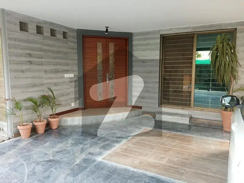1 Kanal Owner Build Used Bungalow For Sale In Phase 3