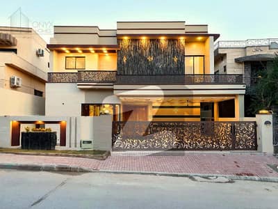 Designer 1 Kanal High Quality House At Prime Location Near Civic Center