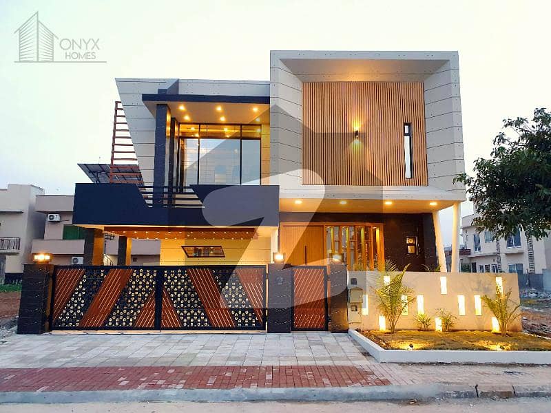 Designer 12 Marla Spacious House Near To Park In Bahria Overseas
