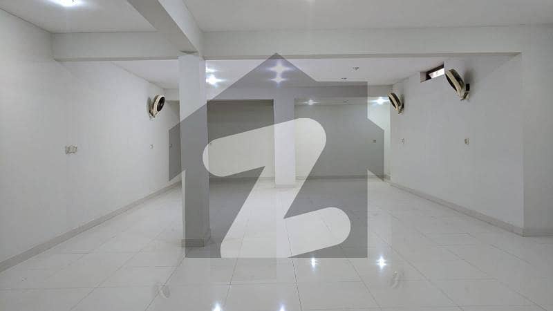 ڈی ایچ اے فیز 7 ایکسٹینشن ڈی ایچ اے ڈیفینس کراچی میں 3 کمروں کا 4 مرلہ عمارت 8.5 کروڑ میں برائے فروخت۔