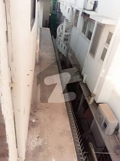 شاہ فیصل کالونی شاہراہِ فیصل کراچی میں 5 کمروں کا 17 مرلہ مکان 4.45 کروڑ میں برائے فروخت۔