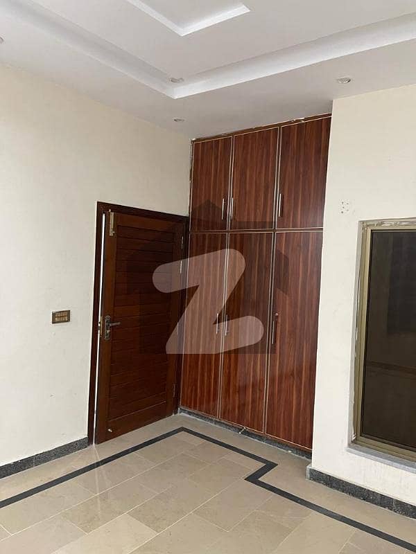 ایڈن آچرڈ فیصل آباد میں 4 کمروں کا 5 مرلہ مکان 47 ہزار میں کرایہ پر دستیاب ہے۔