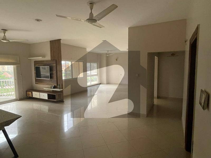 CHANCE DEAL FLAT AVAILABLE FOR SALE IN CREEK VISTA