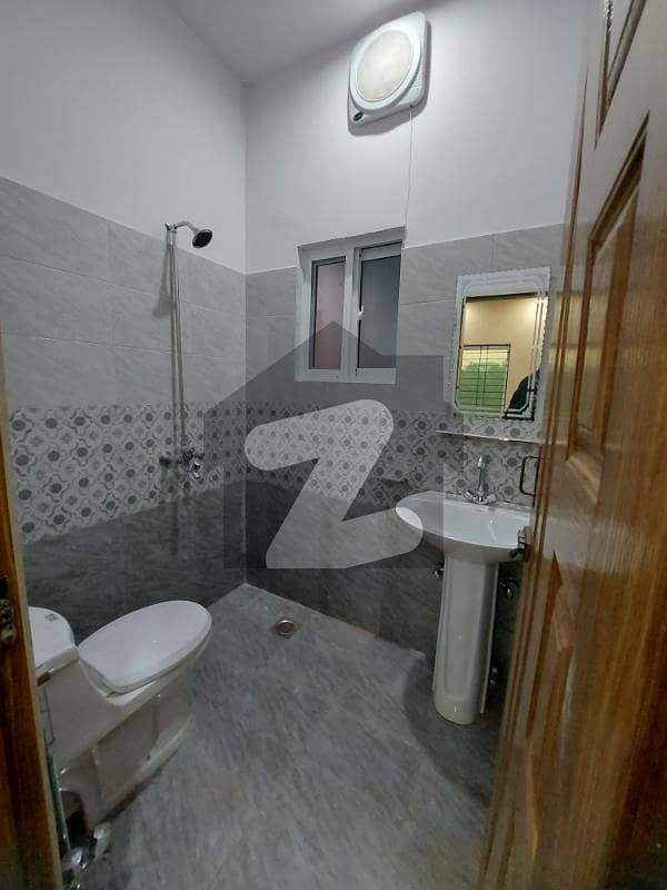 کاہنا کاچھا روڈ لاہور میں 4 کمروں کا 3 مرلہ مکان 80 لاکھ میں برائے فروخت۔