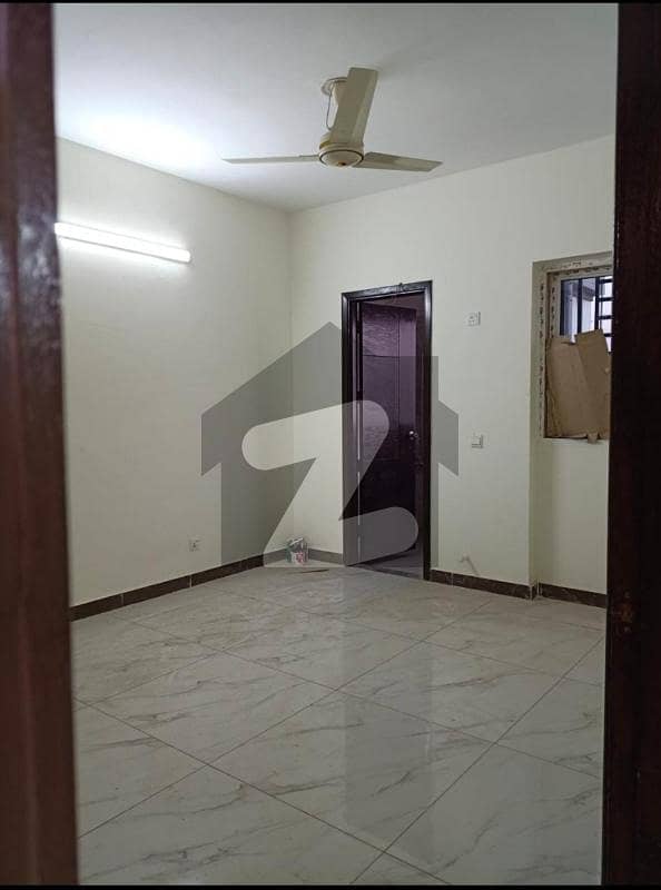 نارتھ ناظم آباد ۔ بلاک ایل نارتھ ناظم آباد کراچی میں 3 کمروں کا 12 مرلہ زیریں پورشن 65 ہزار میں کرایہ پر دستیاب ہے۔