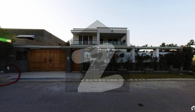 Spacious House Is Up For Sale Spacious House Is Up For Sale