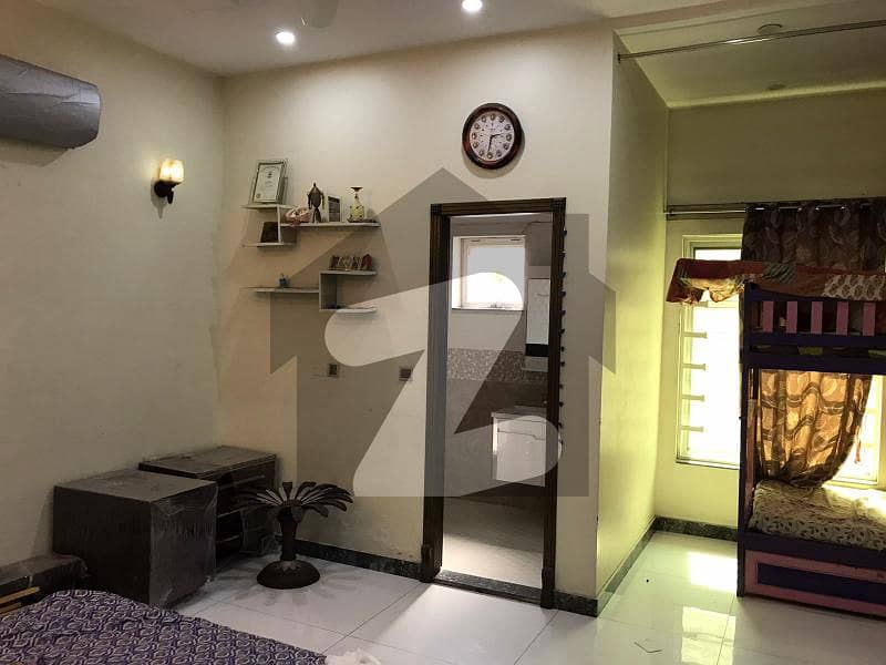 سکھ چین گارڈنز لاہور میں 3 کمروں کا 10 مرلہ بالائی پورشن 55 ہزار میں کرایہ پر دستیاب ہے۔