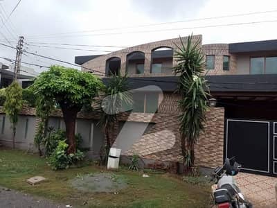 گُلدشت ٹاؤن لاہور میں 4 کمروں کا 11 مرلہ مکان 2.7 کروڑ میں برائے فروخت۔