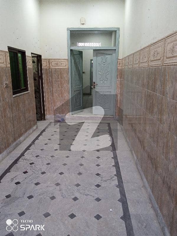 خیابان کالونی 3 فیصل آباد میں 2 کمروں کا 3 مرلہ مکان 20 ہزار میں کرایہ پر دستیاب ہے۔