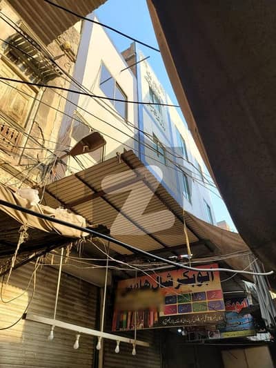 کارخانہ بازار فیصل آباد میں 5 مرلہ عمارت 10 کروڑ میں برائے فروخت۔