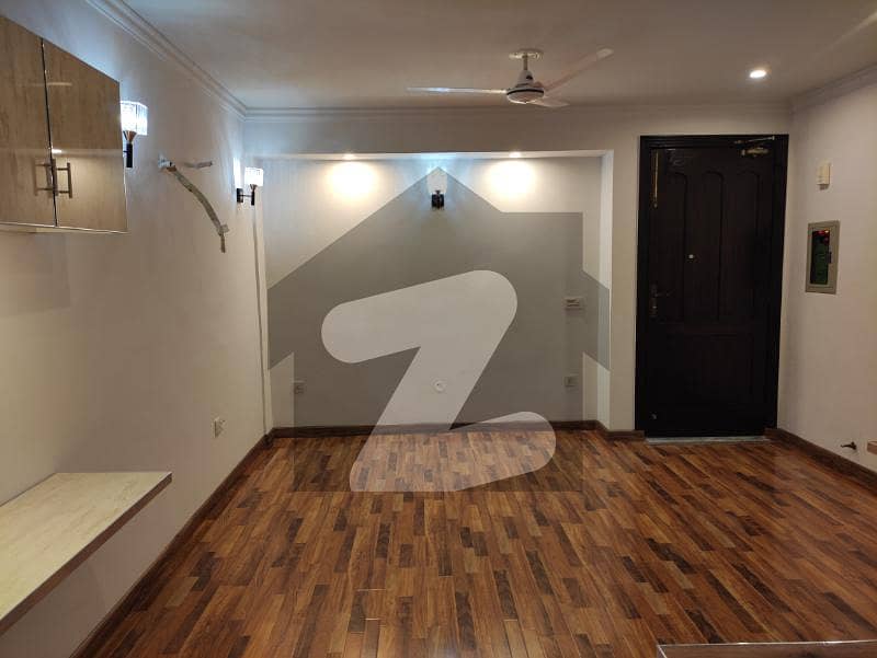 زامل ہائٹس 1 بحریہ آرچرڈ,لاہور میں 1 کمرے کا 3 مرلہ فلیٹ 72.0 لاکھ میں برائے فروخت۔