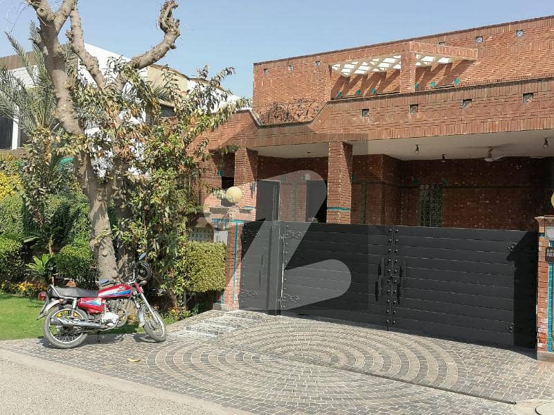 1 KANAL BEAUTIFUL HOUSE FOR RENT IN DHA PHASE 4