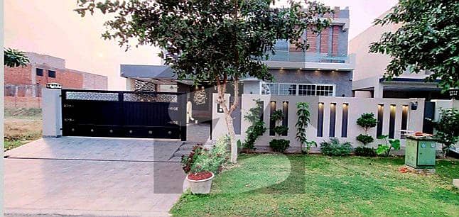 ڈی ایچ اے فیز 6 ڈیفنس (ڈی ایچ اے) لاہور میں 5 کمروں کا 1 کنال مکان 3.5 لاکھ میں کرایہ پر دستیاب ہے۔