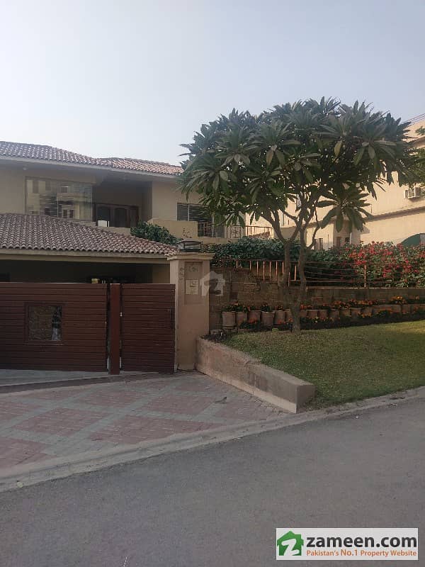 1. 6 Kanal House Beautiful Excellent Condition 1. 6 Kanal House Beautiful Excellent Condition