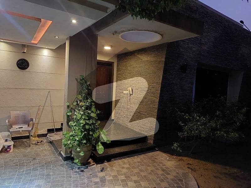 ڈی ایچ اے فیز 6 ڈیفنس (ڈی ایچ اے) لاہور میں 5 کمروں کا 1 کنال مکان 3.9 لاکھ میں کرایہ پر دستیاب ہے۔