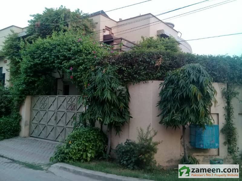 6 Bedroom 1 Kanal House Next To Main Market And Allied Bank