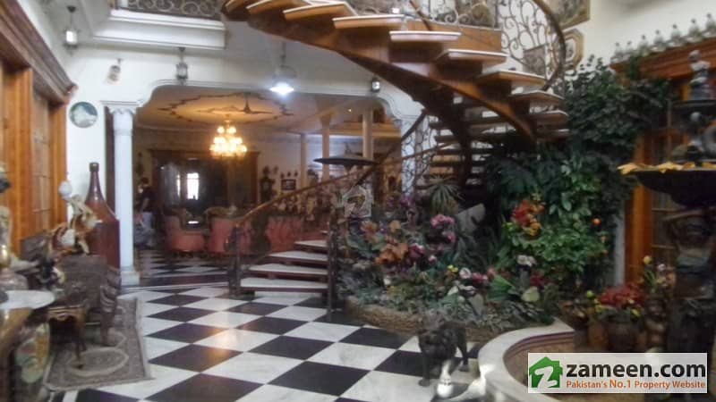 Model Town  Double Storey Italian Style 6 Kanal House Is Available For Sale At Good Location