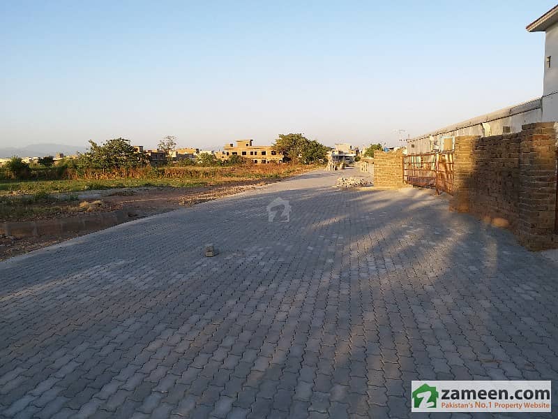 24 Kanal Commercial Plot On Islamabad Expressway - Best For Apartments