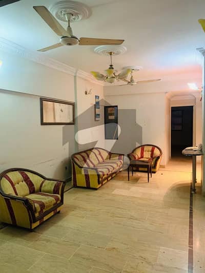 Gulshan-E-Iqbal - Block 4 Flat Sized 1200 Square Feet For Rent