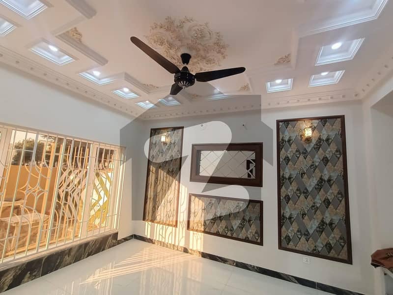 بحریہ آرچرڈ فیز 1 ۔ سینٹرل بحریہ آرچرڈ فیز 1 بحریہ آرچرڈ لاہور میں 5 کمروں کا 10 مرلہ مکان 3.5 کروڑ میں برائے فروخت۔