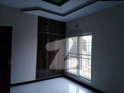 شنگھائی روڈ لاہور میں 3 کمروں کا 5 مرلہ مکان 1.5 کروڑ میں برائے فروخت۔