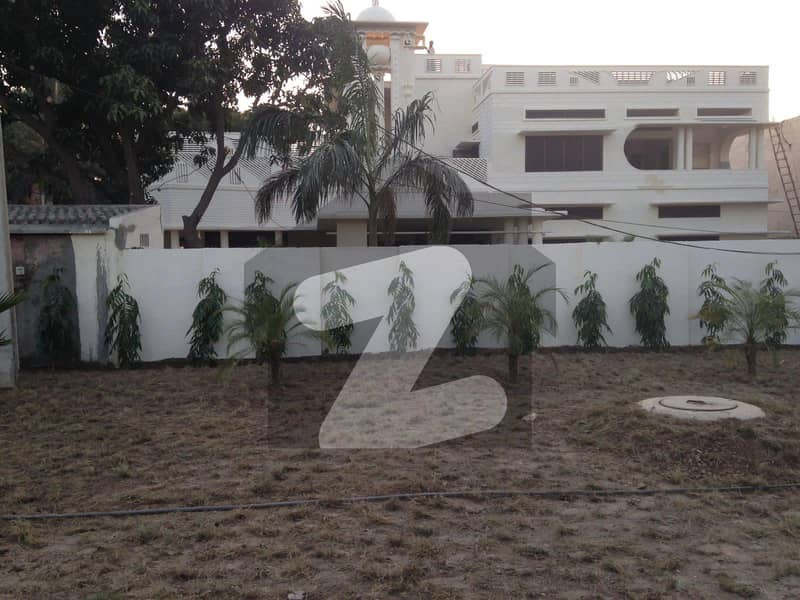 Cantt properties offers 84 Marla Double Unit Stunning House for Sale In D Ground Faisalabad