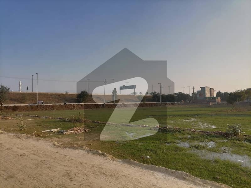 Residential Plot For Grabs In 5 Marla Lahore