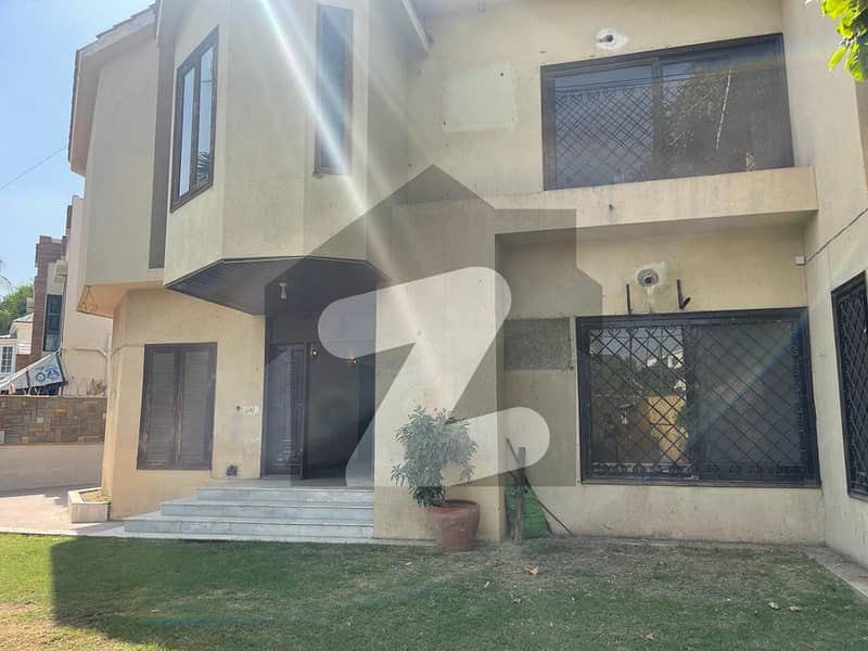 ڈی ایچ اے فیز 5 ڈی ایچ اے ڈیفینس,کراچی میں 4 کمروں کا 1 کنال مکان 8.45 کروڑ میں برائے فروخت۔