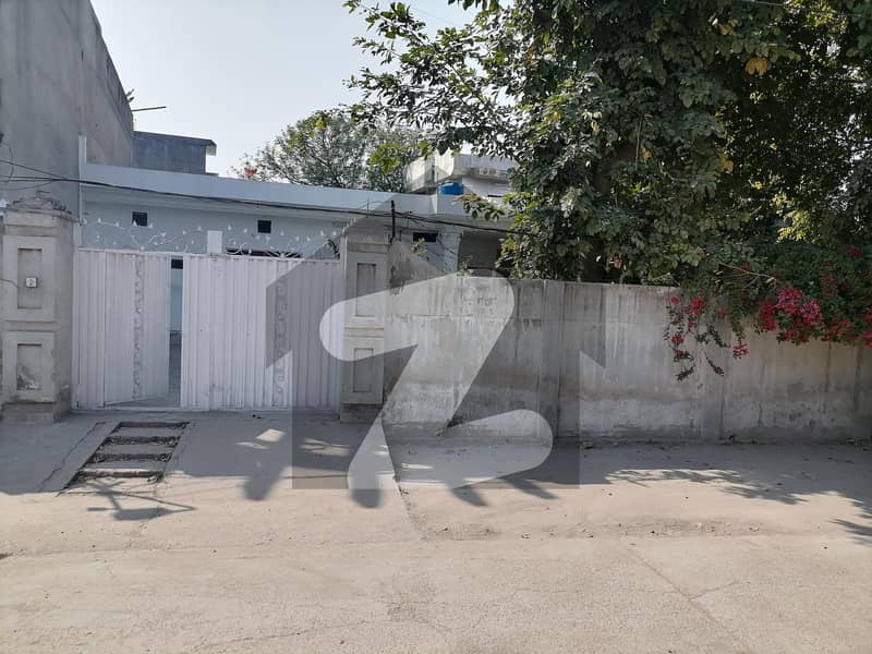 1 Kanal House In Peoples Colony For rent At Good Location