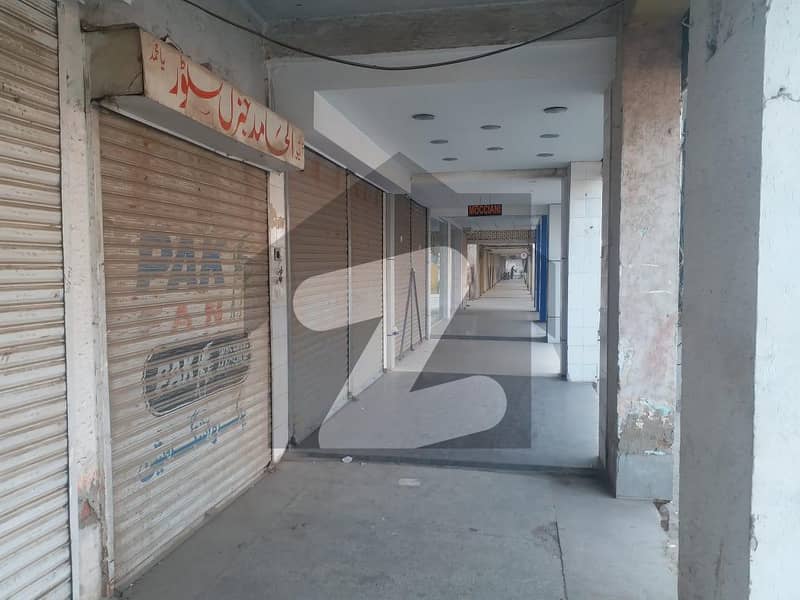 Shop Of 210 Square Feet In Cantt For sale