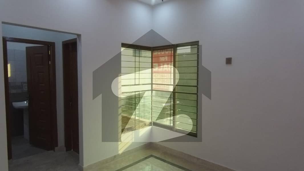 پنجاب سمال انڈسٹریز کالونی لاہور میں 3 کمروں کا 4 مرلہ مکان 1.1 کروڑ میں برائے فروخت۔
