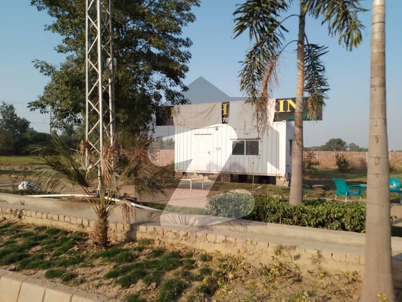 برکی روڈ کینٹ لاہور میں 4 کنال رہائشی پلاٹ 3.8 کروڑ میں برائے فروخت۔