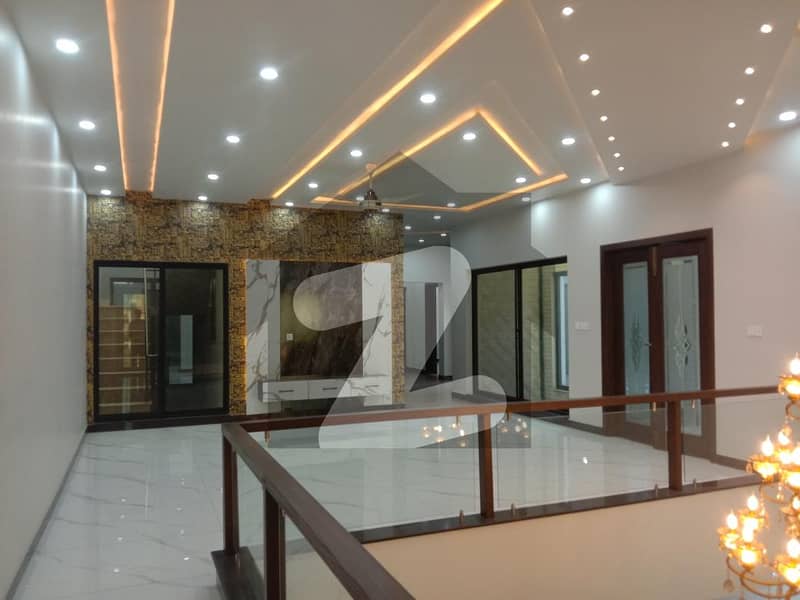 ایڈن ویلی فیصل آباد میں 5 کمروں کا 11 مرلہ مکان 6.25 کروڑ میں برائے فروخت۔