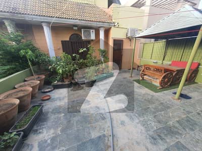 250 Yards Beautiful Bungalow For Sale
