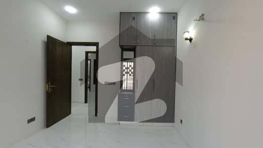 ڈی ایچ اے فیز 7 ایکسٹینشن ڈی ایچ اے ڈیفینس کراچی میں 3 کمروں کا 4 مرلہ مکان 3.7 کروڑ میں برائے فروخت۔